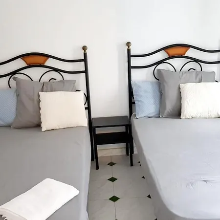 With 3 Bedrooms In With Wonderful Mountain View Furnished Terrace And Wifi 3 Km From The Beach Appartement