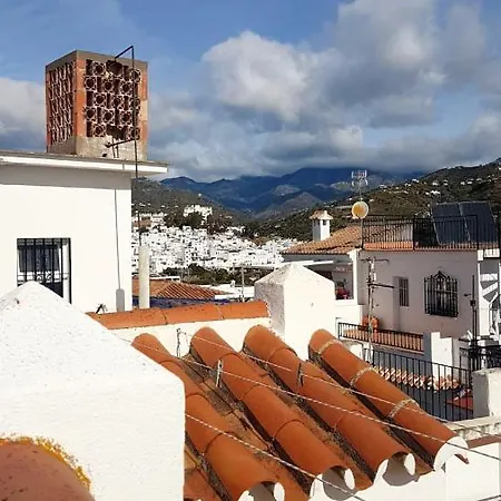 With 3 Bedrooms In With Wonderful Mountain View Furnished Terrace And Wifi 3 Km From The Beach Appartement